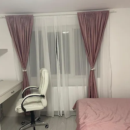 Tomi Appartement Boekarest